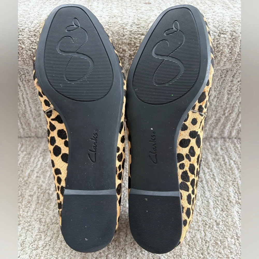 Clarks Somerset Collection Chia Milly leopard print slip-on loafers. Size 8.5.
